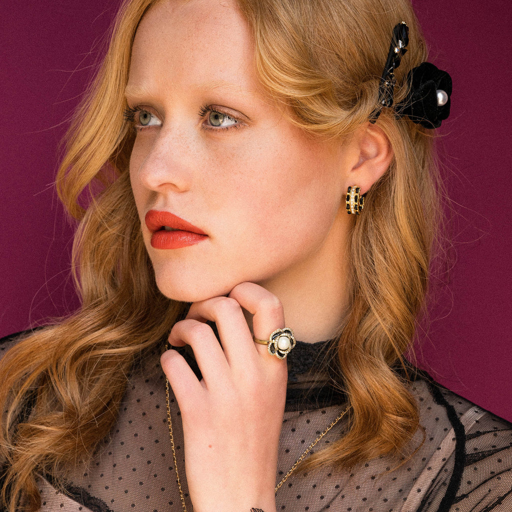 Coco rose ring – Jet / ivory pearl