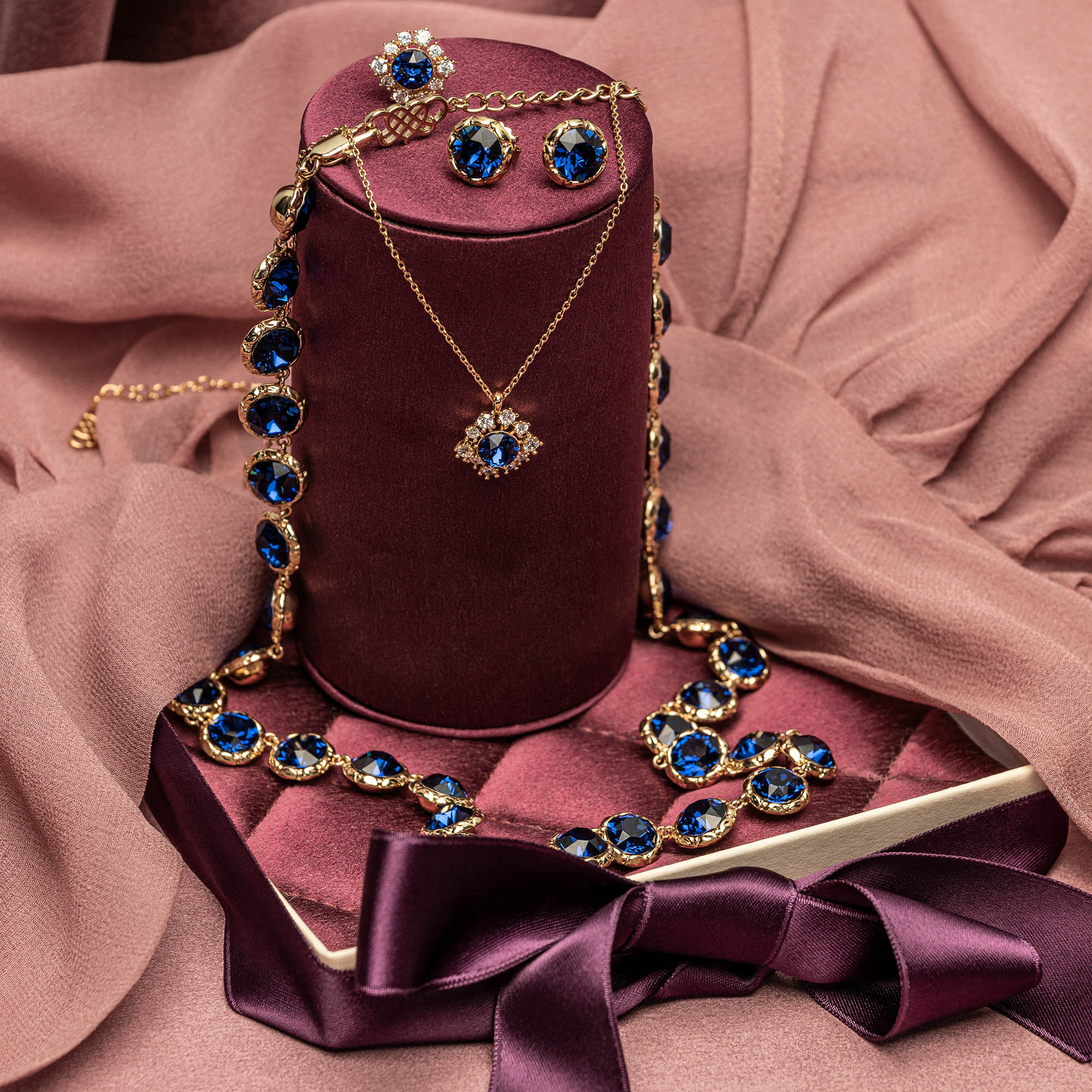 New Emily necklace – Nightfall