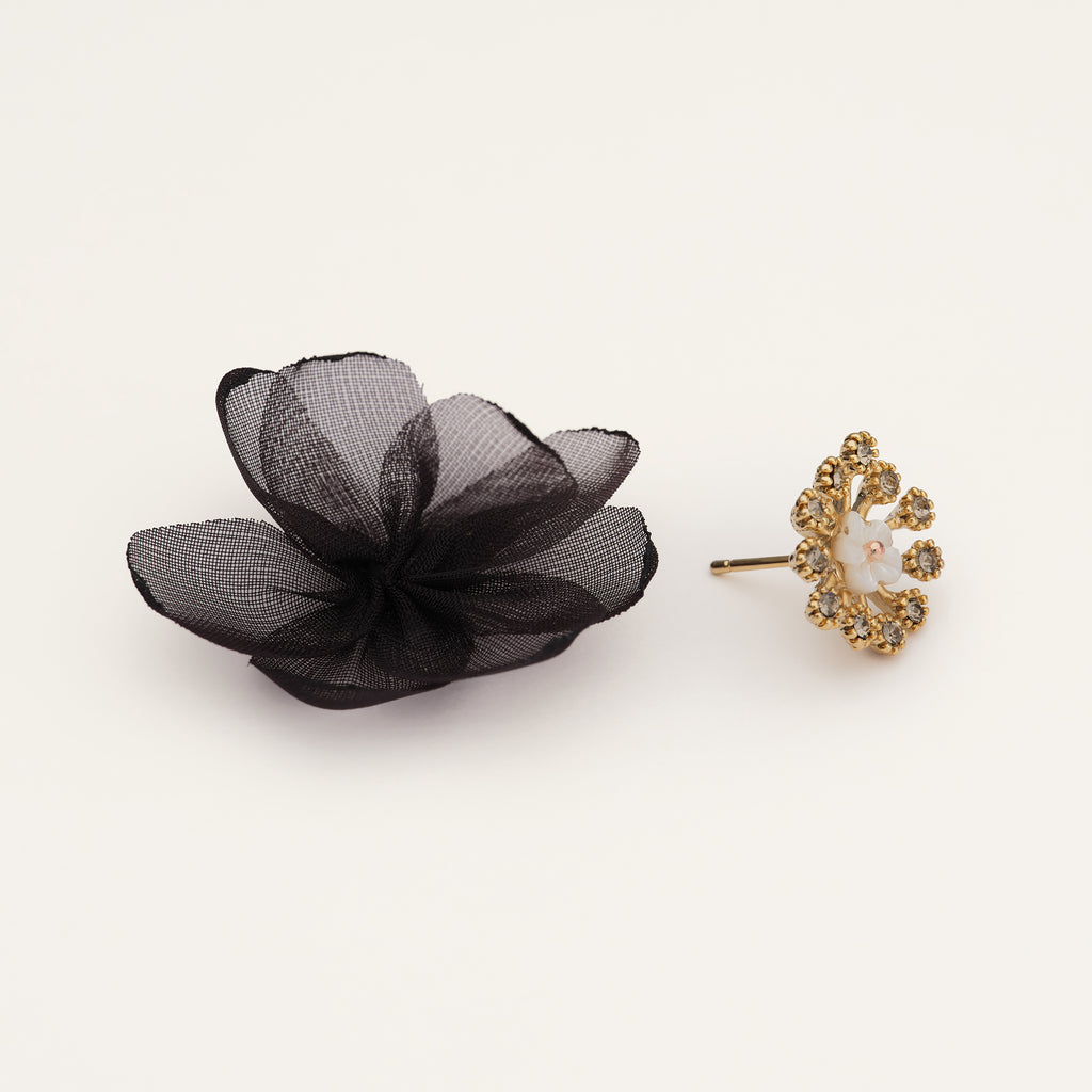 Organza botanical earrings – Black