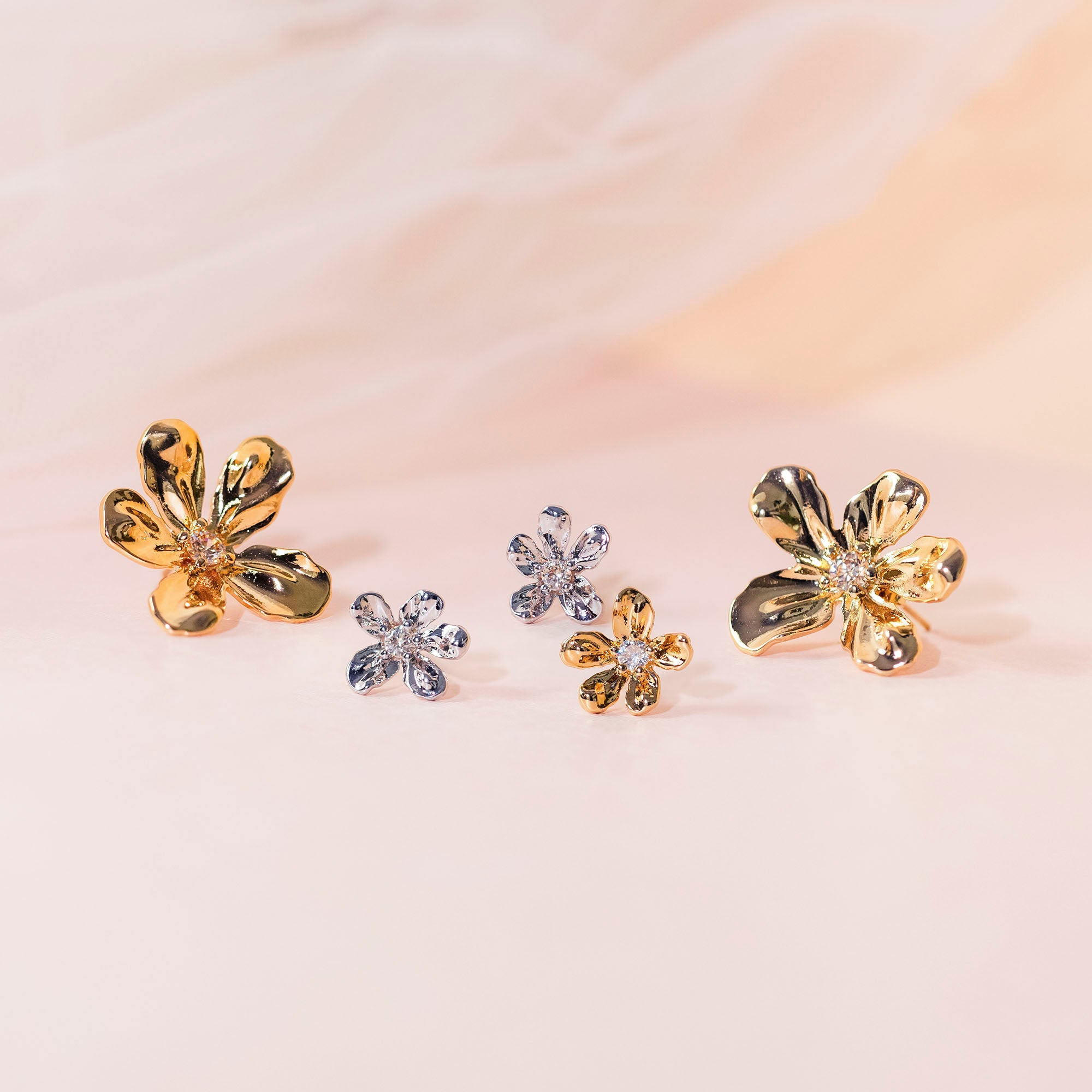 Petite Eponine stud earrings – Gold