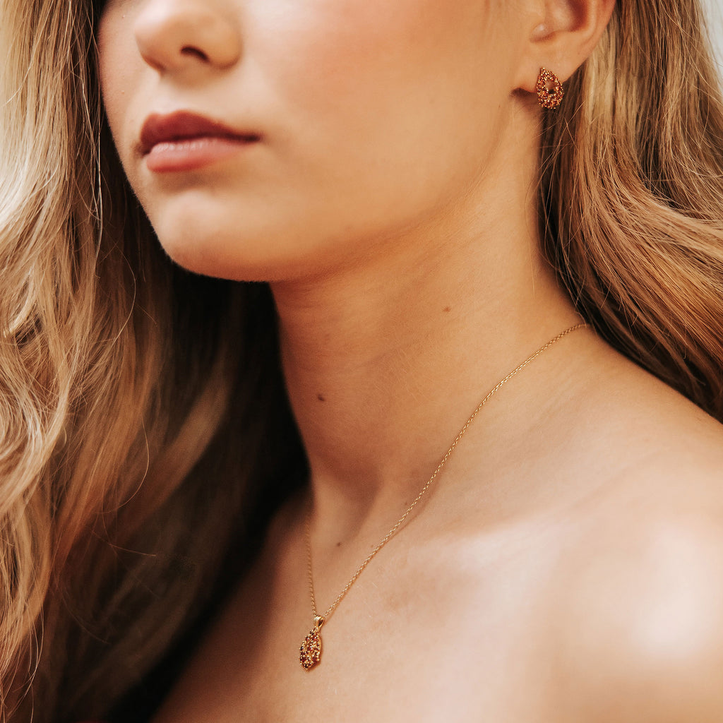 Petite Miss Alice earrings – Garnet