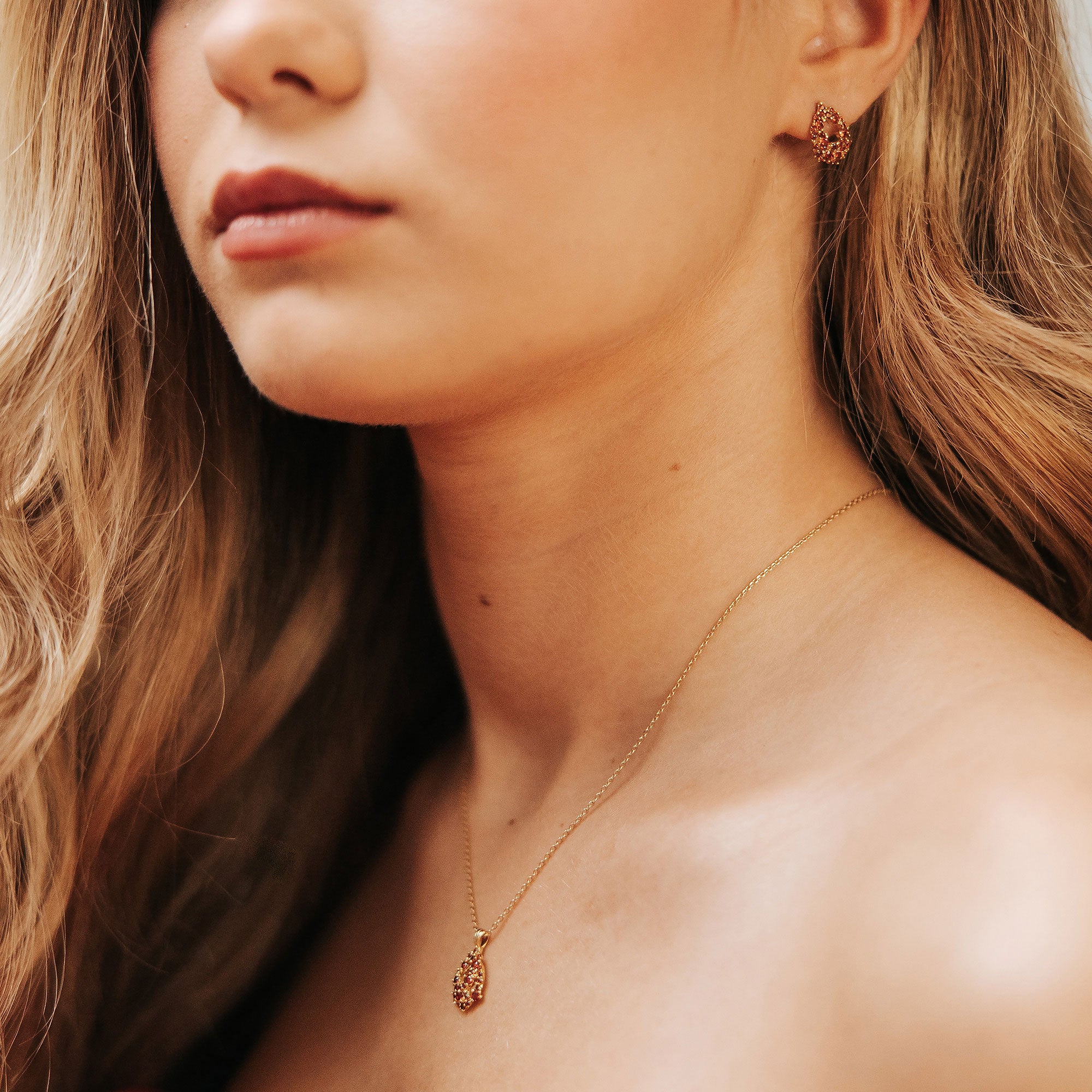 Petite Miss Alice earrings – Garnet