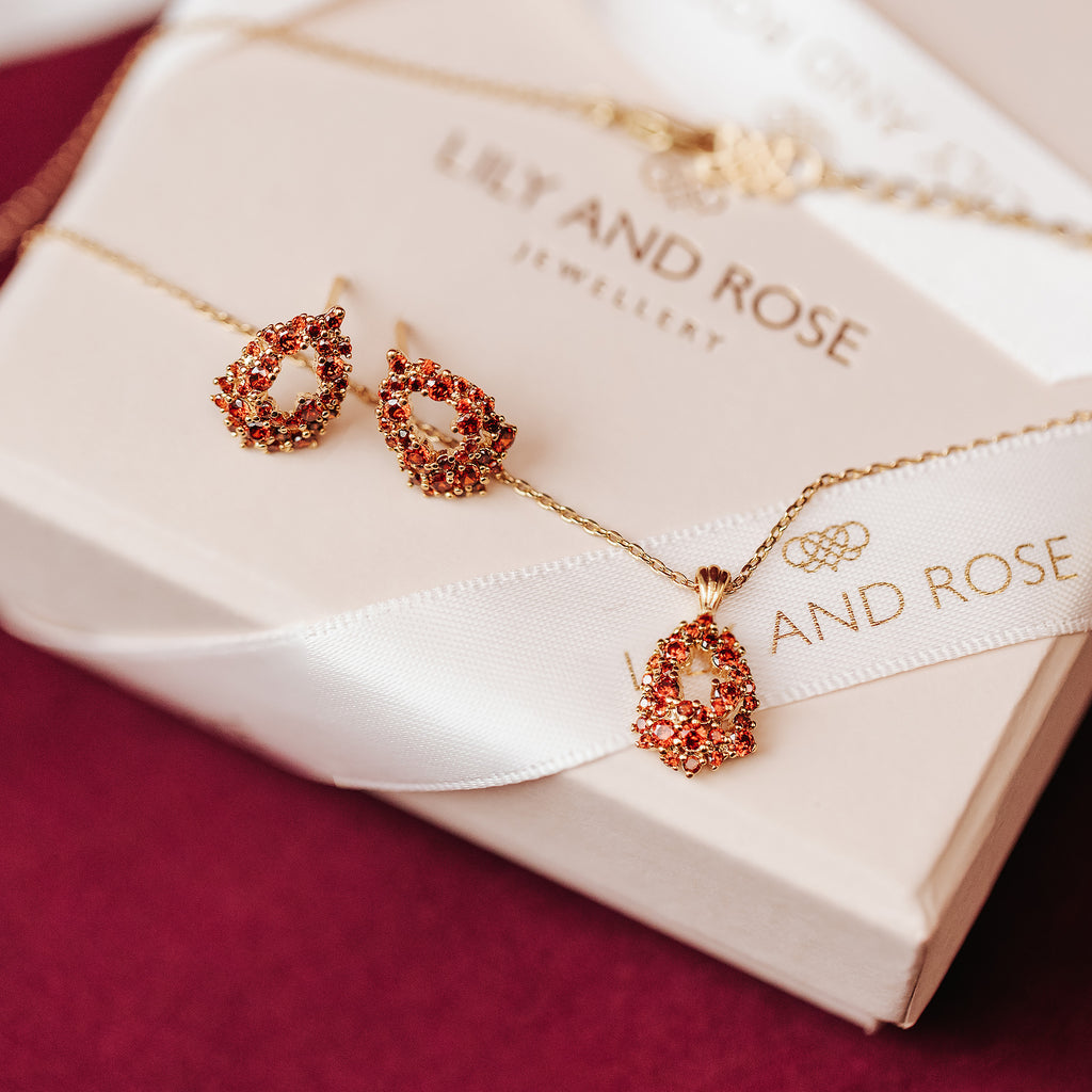Petite Miss Alice earrings – Garnet