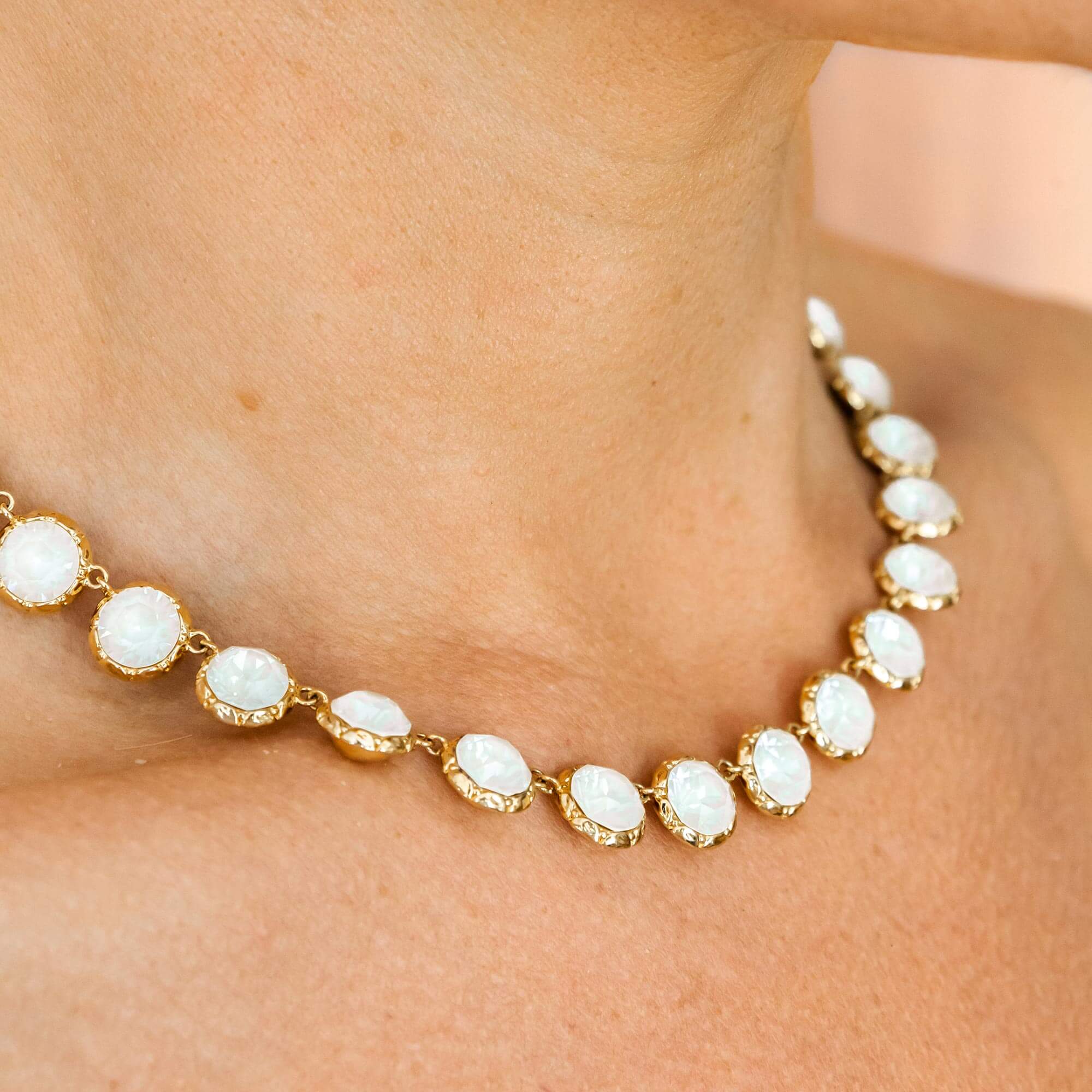 Victoria necklace – White linnen