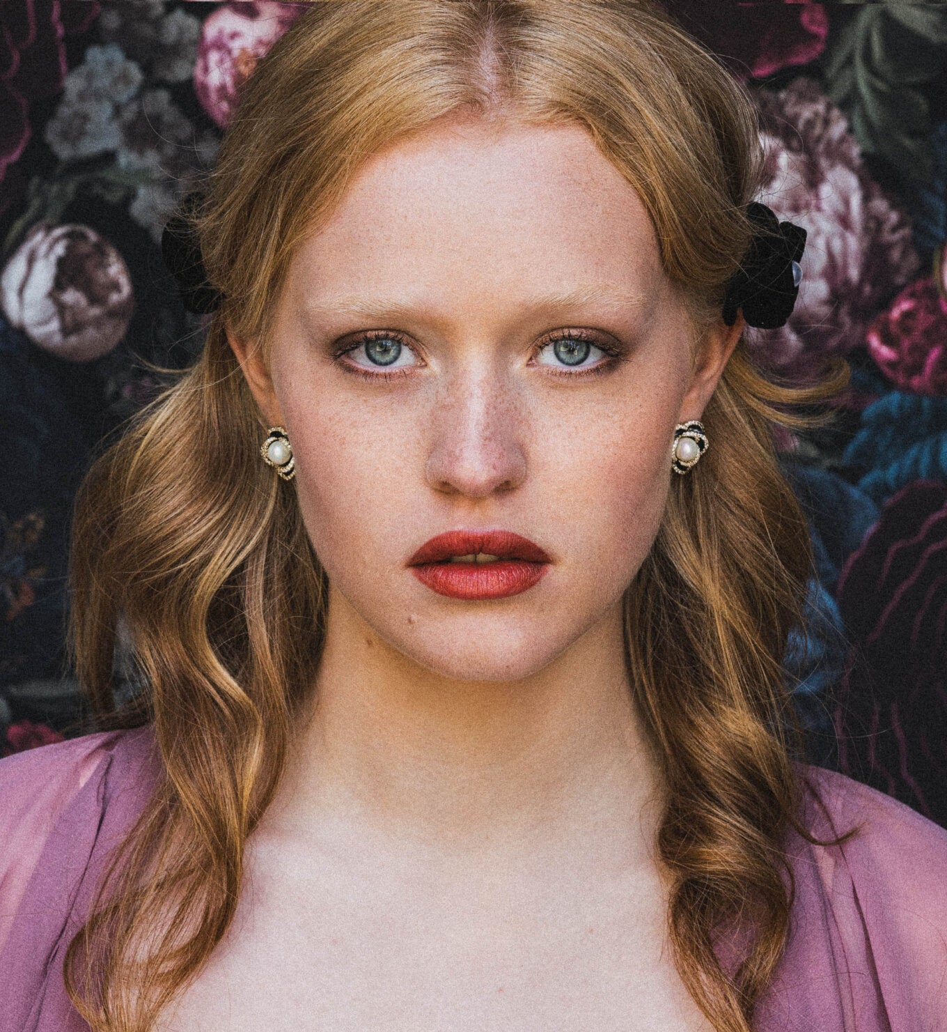 Coco rose earrings – Jet / ivory pearl